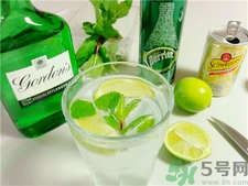 气泡水和苏打水的区别(天然气泡水和苏打水的区别)