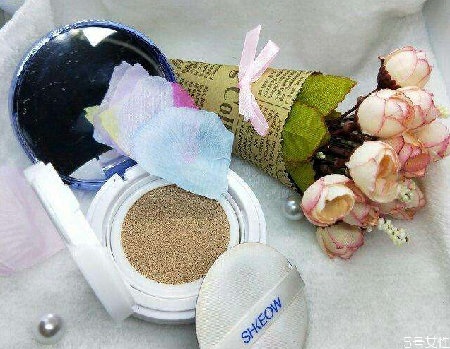 气垫bb霜可以用来补妆吗,化妆品:用BB霜好还是用气垫霜好