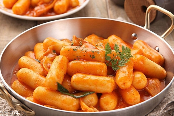 年糕放冰箱里变硬了怎么办?,年糕冰箱拿出来很硬需要怎么处理