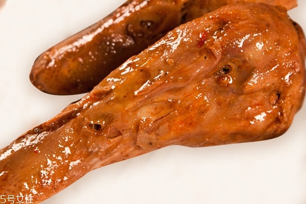 晚上吃鸭头会胖吗,减肥吃鸭头会胖吗 晚上吃鸭头会胖吗,减肥吃鸭头会胖吗