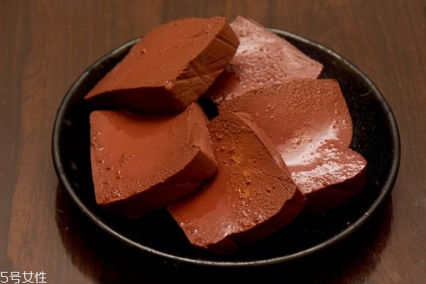 猪血宜和什么一起吃,猪血适合和什么一起吃