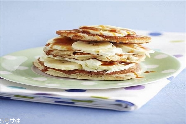 香蕉煎饼怎么做,家庭版香蕉煎饼的做法图解 香蕉煎饼怎么做,家庭版香蕉煎饼的做法图解