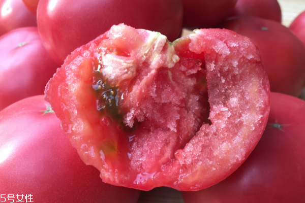 番茄生吃和煮熟的营养区别,番茄熟的有营养还是生的有营养