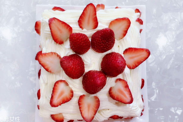 生日蛋糕是怎么来的,生日蛋糕上的祝词