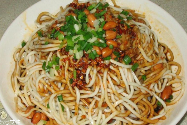 凉面用的什么面,凉面是凉的吗