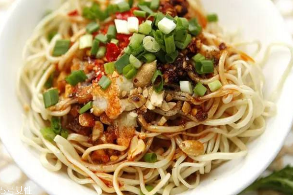 凉面用的什么面,凉面是凉的吗