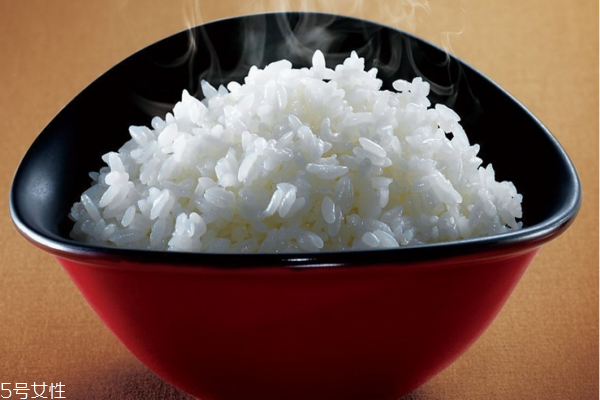 蒸米饭粘锅底怎么办,电饭锅蒸米粘锅底怎么办