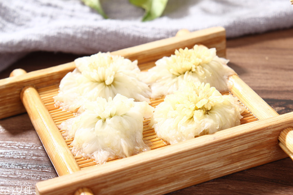 女人喝什么花茶好,女人喝菊花茶有什么好处