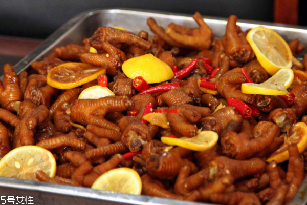 柠檬鸡爪的做法视频教程,柠檬鸡爪的做法和配料 柠檬鸡爪的做法视频教程,柠檬鸡爪的做法和配料