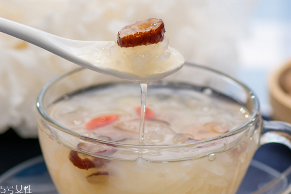 吃银耳的禁忌人群,吃银耳的禁忌和相克