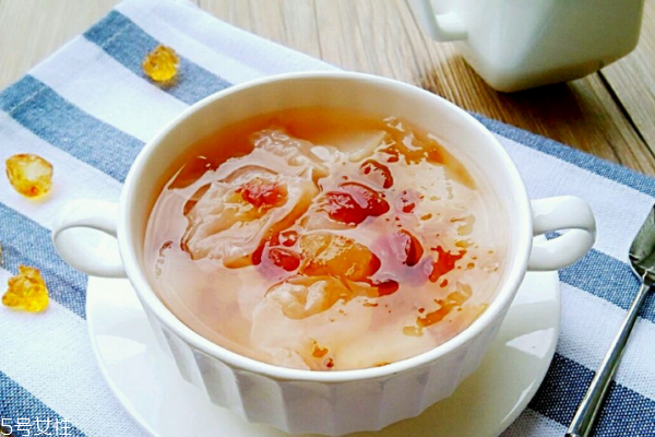 银耳要泡多久才会煮的比较稠,银耳要煮多久才会浓稠