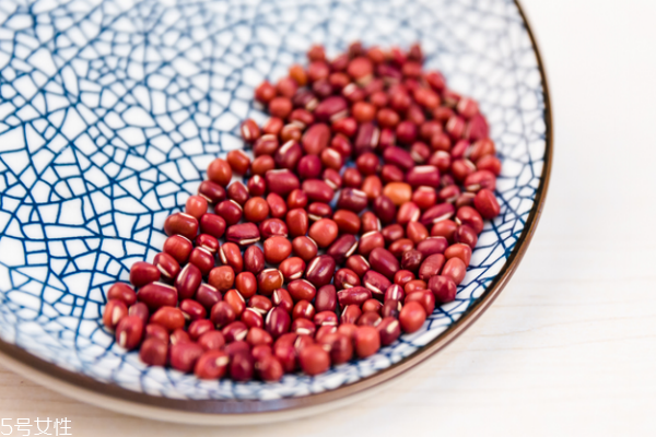 巴豆减肥法,红豆薏米快速减肥法一周瘦10斤