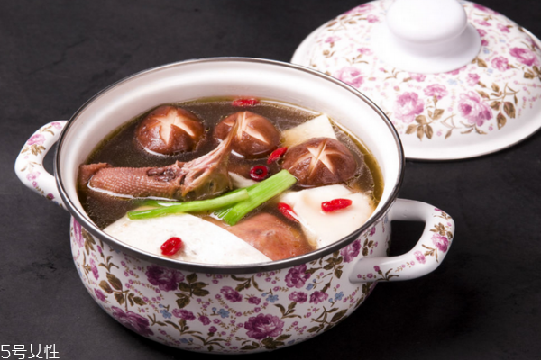 鸽子肉营养价值高吗,鸽子肉营养价值高吗还是鸡肉?