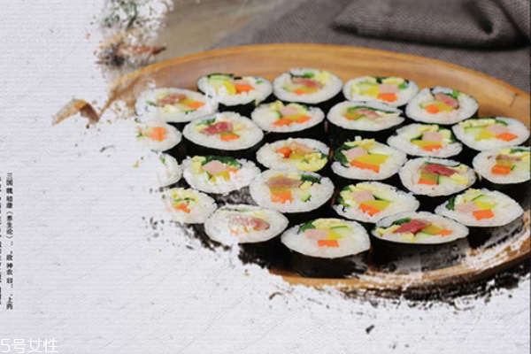 紫菜包饭需要什么材料,紫菜包饭的做法和材料