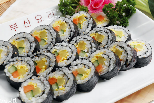 紫菜包饭和寿司哪个好吃,紫菜包饭好吃还是寿司好吃