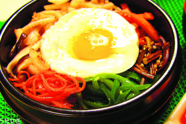 石锅拌饭的做法和配方,石锅拌饭的做法 家常