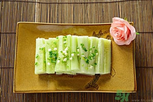 卸妆湿巾可以作为应急之用(卸妆湿巾可以当普通湿巾用吗)