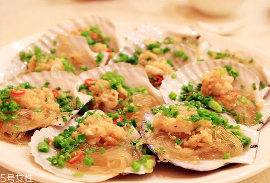 粉丝扇贝粉丝放上面还是下面,扇贝上面放的什么粉丝