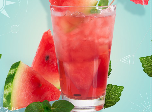 西瓜汁放冰箱第二天可以喝吗,鲜榨西瓜汁放冰箱冷藏可以放多久