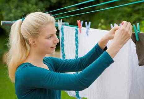 柠檬洗衣服的正确方法,柠檬水弄到衣服上怎么洗 柠檬洗衣服的正确方法,柠檬水弄到衣服上怎么洗