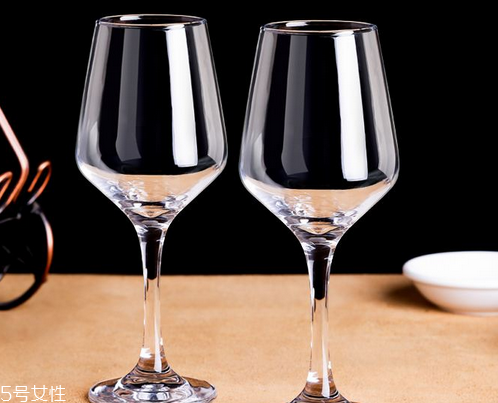 红酒有年份吗,红酒的年份和生产日期是一回事吗 红酒有年份吗,红酒的年份和生产日期是一回事吗