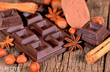 巧克力的正确吃法,吃巧克力的正确方法 巧克力的正确吃法,吃巧克力的正确方法