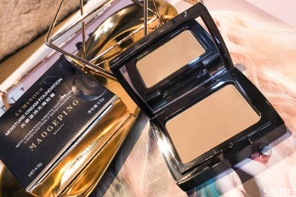 毛戈平粉膏和粉底液哪个好用,毛戈平的粉底液好还是粉底膏好