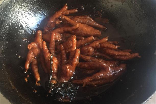 卤鸡爪怎么做给孕妇吃(孕妇可以吃自己卤的鸡爪吗)