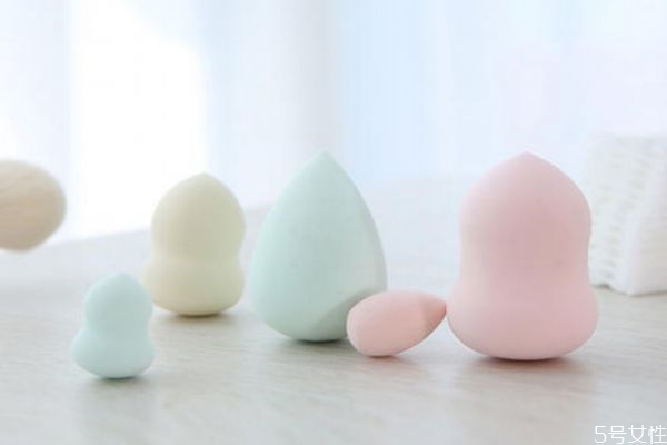 嘴唇唇色深是为什么(嘴唇唇色深的原因)