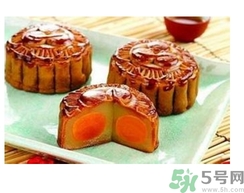 月饼怎么保存不会开裂(月饼放多久会坏)