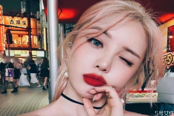 脸上容易有红血丝的人群(脸上红血丝很多) 脸上容易有红血丝的人群(脸上红血丝很多)