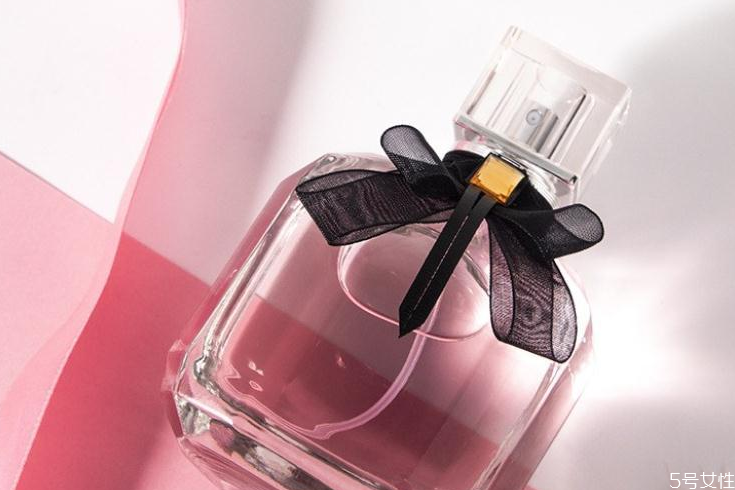 反转巴黎的淡香和浓香有什么区别,反转巴黎浓香型和淡香哪个好闻 反转巴黎的淡香和浓香有什么区别,反转巴黎浓香型和淡香哪个好闻