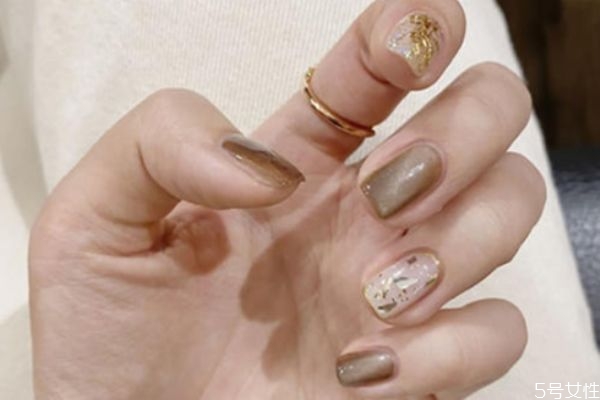 身体乳和沐浴露的使用顺序(磨砂膏和身体乳和沐浴露的使用顺序)