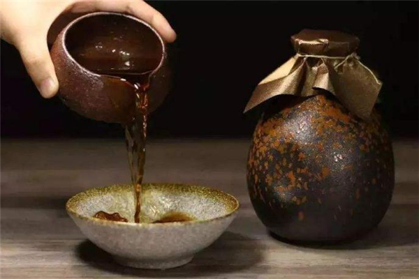 黄酒的功效和作用(黄酒的功效和作用禁忌)