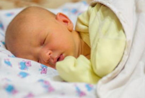 新生儿黄疸可以喝葡萄糖水吗(葡萄糖新生儿喝了能退黄疸吗?)