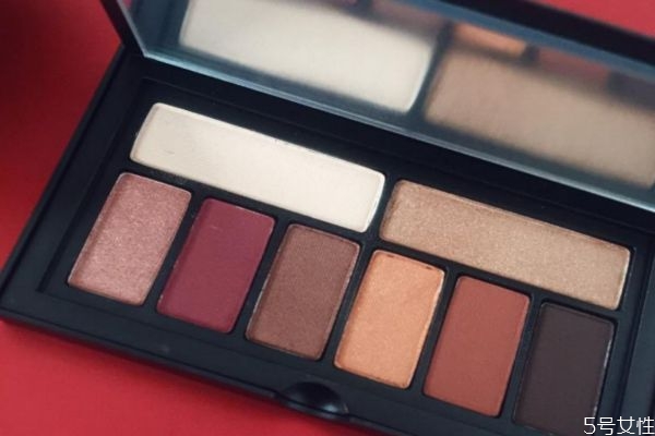 黑眼圈和眼袋出现的原因(眼袋和黑眼圈形成原因)