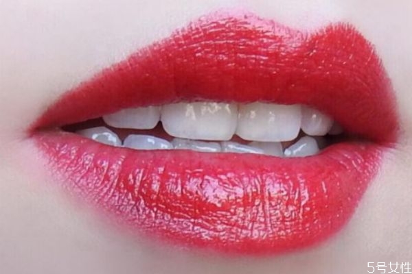 脸上有螨虫会有什么变现(脸上的螨虫会导致什么样的结果)