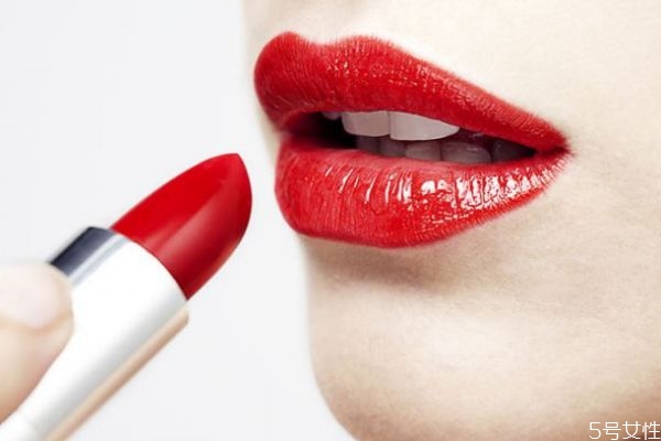 如何摆脱皮肤暗黄(怎样改善皮肤暗黄问题)