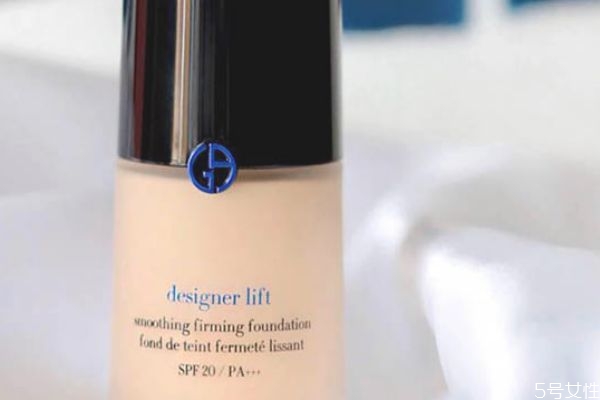 阿玛尼粉底液用法,阿玛尼粉底液使用方法