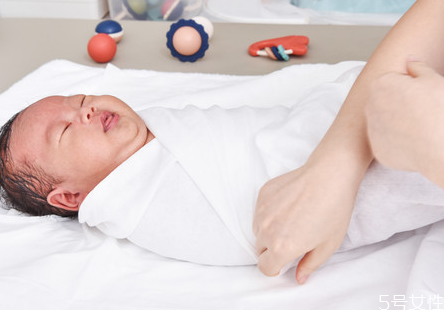 新生儿洗澡注意事项(新生儿洗澡注意事项有哪些) 新生儿洗澡注意事项(新生儿洗澡注意事项有哪些)