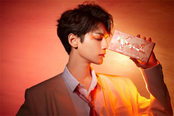 润唇膏可以增长睫毛吗(润唇膏可以增长睫毛吗 什么时候用)