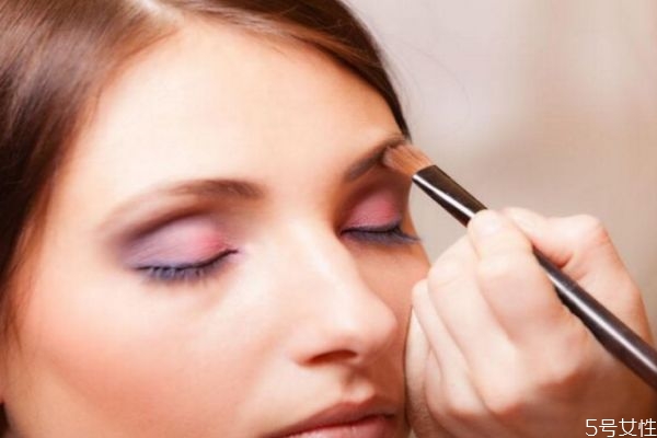 美白小窍门(怎样用最简单的方法美白)