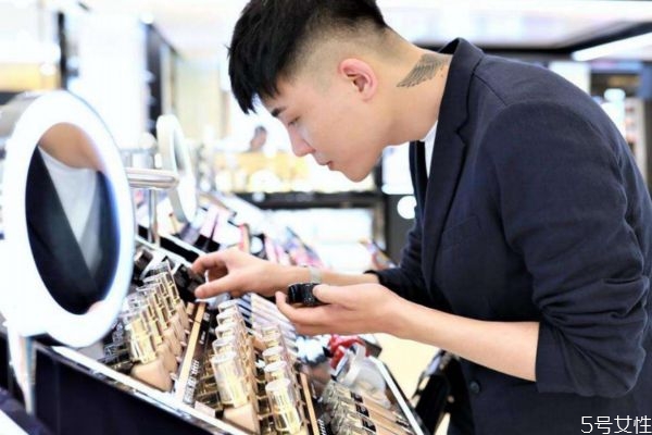 烟酰胺不适合什么人(烟酰胺不适合什么人群)