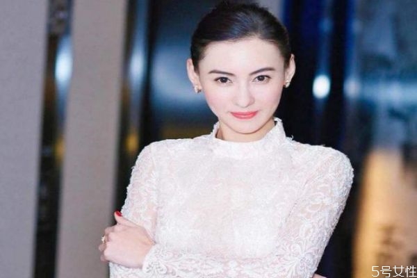 擦护肤品有刺痛感还有这些原因(用护肤品有刺痛感是什么原因)