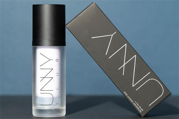 皮肤缺水的症状表现(皮肤缺水的症状表现有哪些)