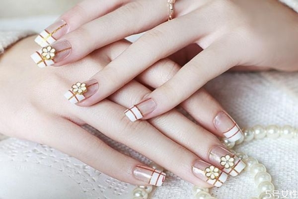 接的甲片可以重复使用吗,贴的甲片可以重复使用吗