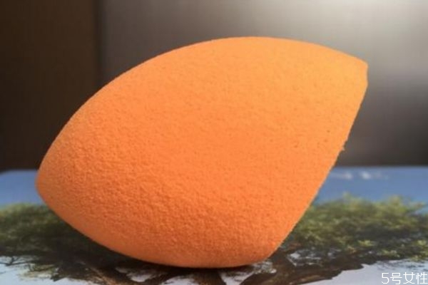 长痘要用控油型的护肤品(青春期控油祛痘的护肤品)
