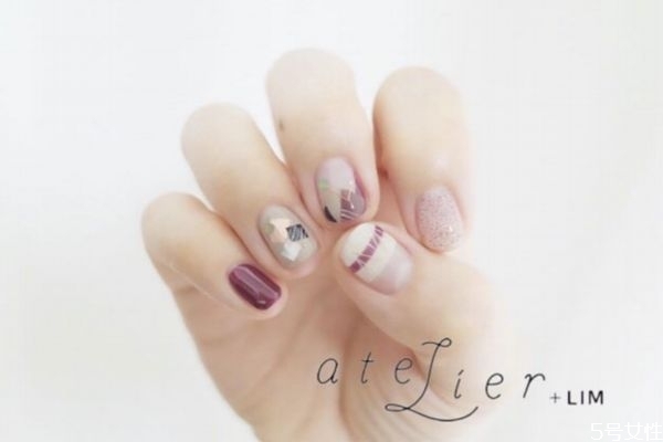 卸甲水会让衣服掉色吗,卸甲水弄衣服上会褪色吗