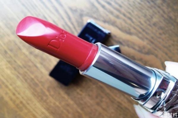 防晒霜来年还能使用吗(防晒霜去年的今年还能用吗)