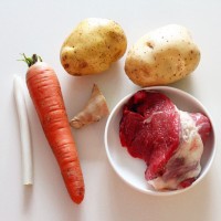 土豆牛腩做法步骤：(土豆牛腩做法步骤)